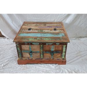 Reclaimed Wood Trunk