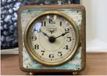 Reclaimed Wood Dice Clock